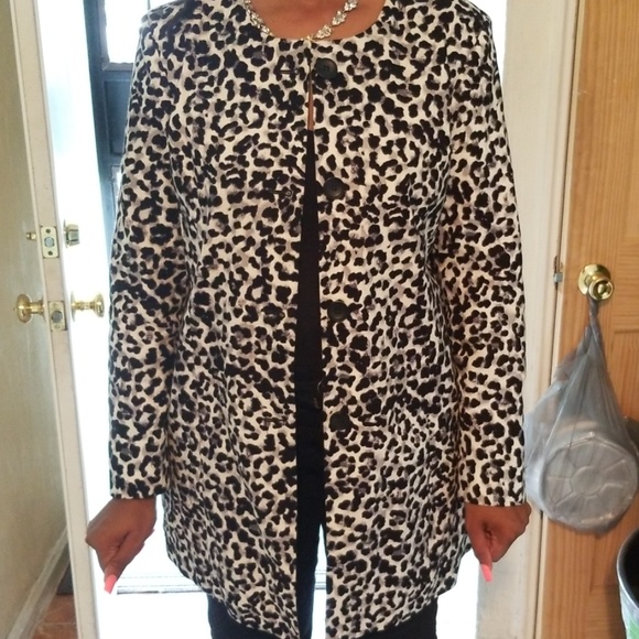 Snow Leopard jacket🧥 - Picture 5 of 6